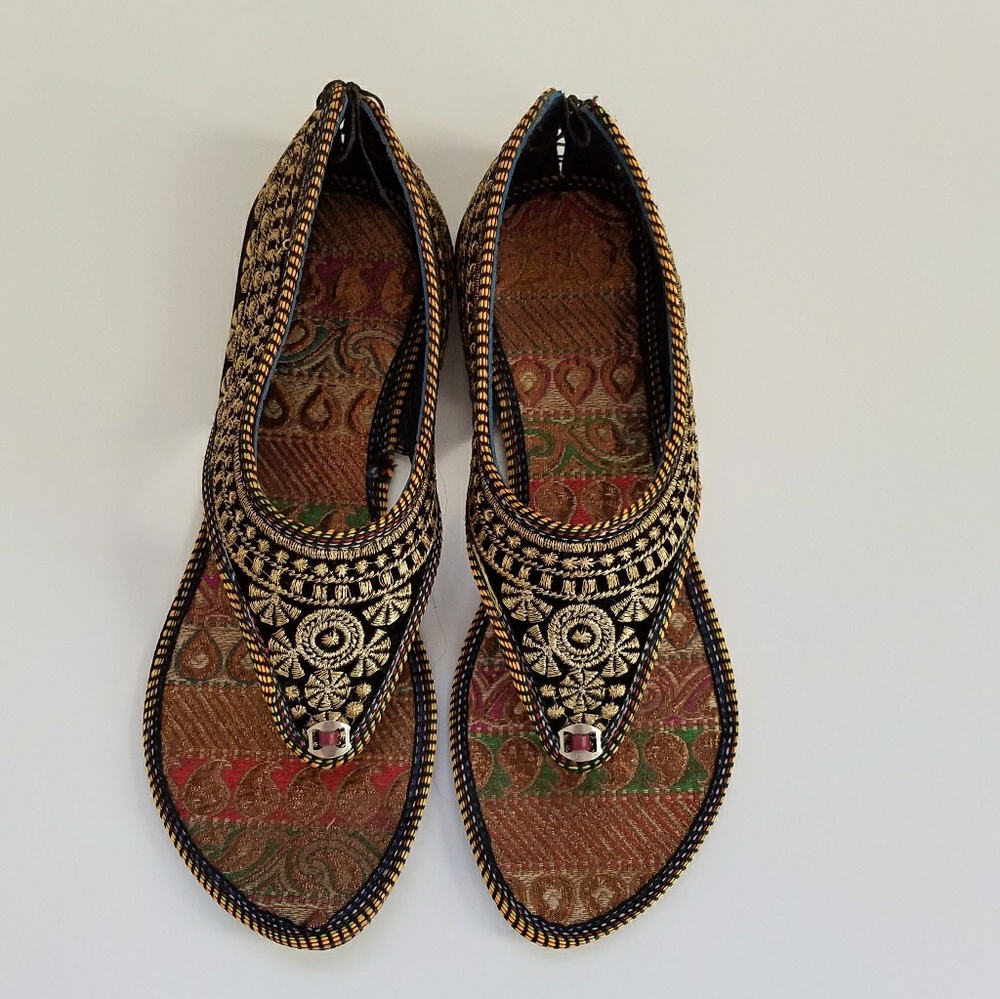 Embroidered Sandal. Sz 10. Black Gold Red